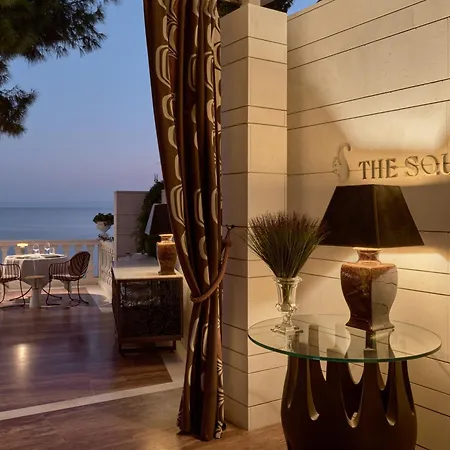 리조트 The Danai 니키티